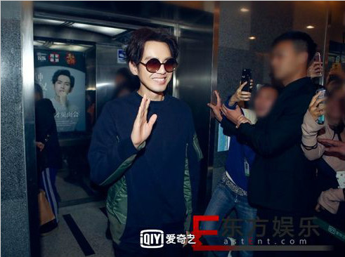 《凉生,我们可不可以不忧伤》暖心热播中 钟汉良空降爱奇艺化身“撒糖官”