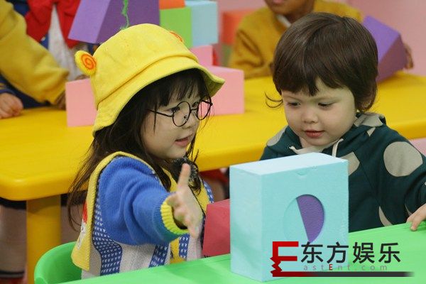 张丹峰洪欣海涛妈忆童年 萌娃《爱上幼儿园》体验团结就是力量