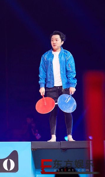 王祖蓝活力献唱狂欢夜 携跑男蓝队上演游戏大比拼