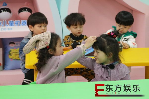 《爱上幼儿园》张丹峰“折木棍”讲述团结大道理