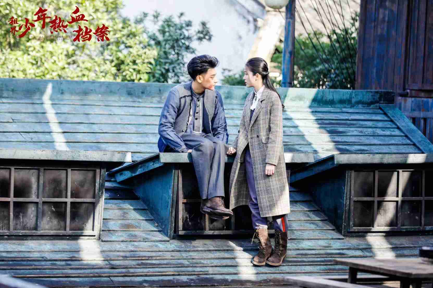 《租界少年热血档案》首次开放媒体探班 黄子韬张雪迎天台甜蜜拥吻遭“偷窥”