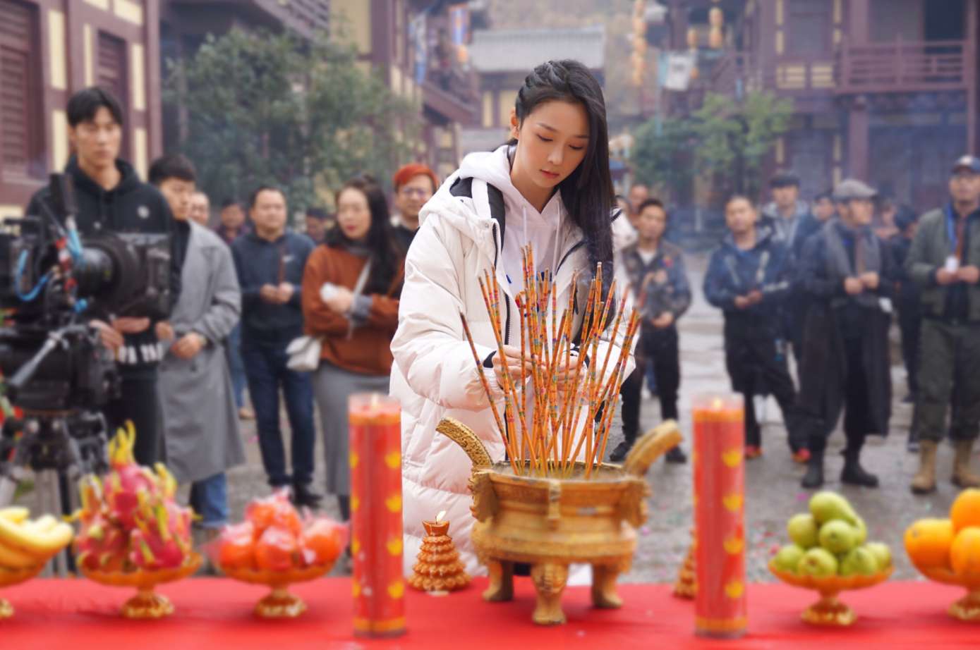 《花田喜事》邱诗媛首次挑战古装造型亦正亦邪神秘角色引期待