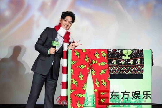 潘粤明亮相《绿毛怪格林奇》首映 “怪盗”变身万人迷萌化人心