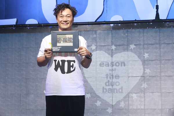 Eason陈奕迅最新专辑《L.O.V.E.》发布会在广州举行