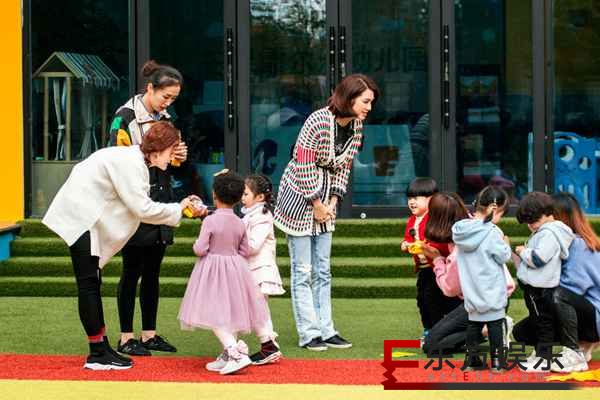 《爱上幼儿园》感恩妈妈惹泪奔 张丹峰竟暗示洪欣要温柔?