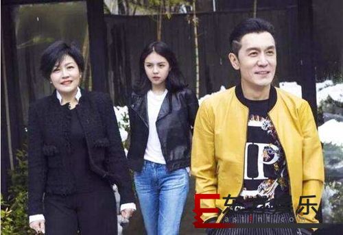 哈文平安夜感慨平安是福 网友暖心留言鼓励!