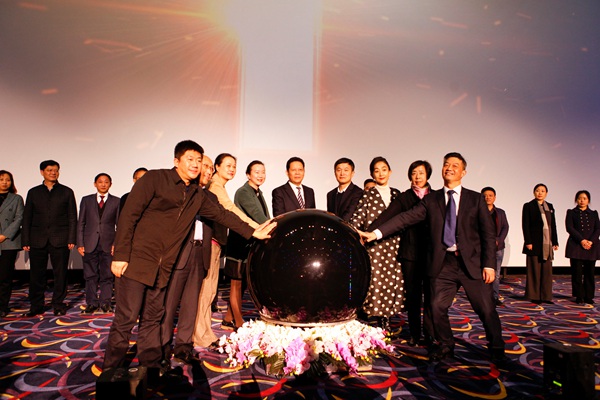 《大路朝天》在蓉举办四川首映式 献礼改革开放40周年