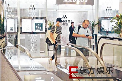刘恺威离婚后首现身 与杨幂结婚5年屡传婚变!