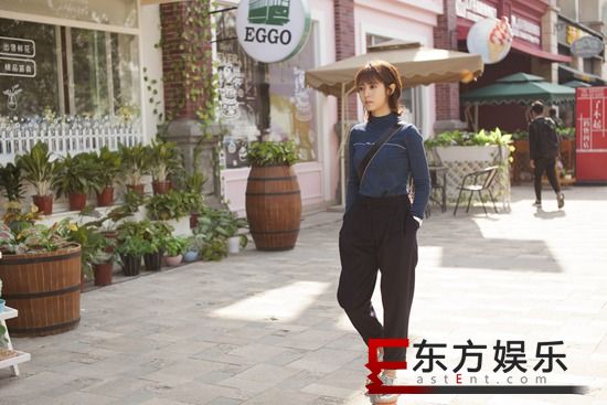 邢菲《浪漫星星》情感细腻哭戏动人 首部都市剧凸显职场范儿