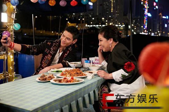 向佐《最美的时光》带向太重温“避风塘” 遭好友吐槽大秀腹肌