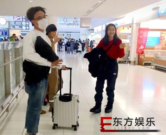 网友日本偶遇陈奕迅 14岁女儿身材高挑长腿抢镜!