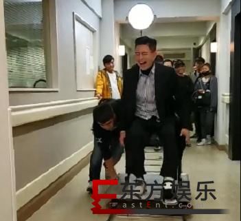 黄宗泽坐着演走路 网友:又搞笑又敬业!