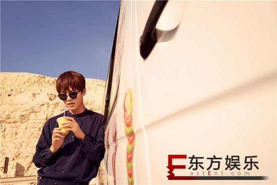 马天宇新书《观心》写真大片曝光 异国街头解锁行走的吃货本能
