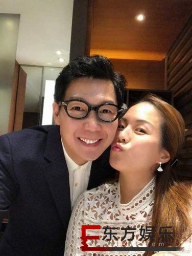 品冠晒照表白爱妻 网友:这狗粮我干了!