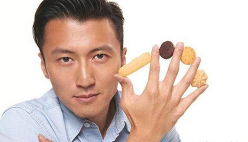 网传谢霆锋的饼干致癌 曾被用作阿娇婚礼喜饼!