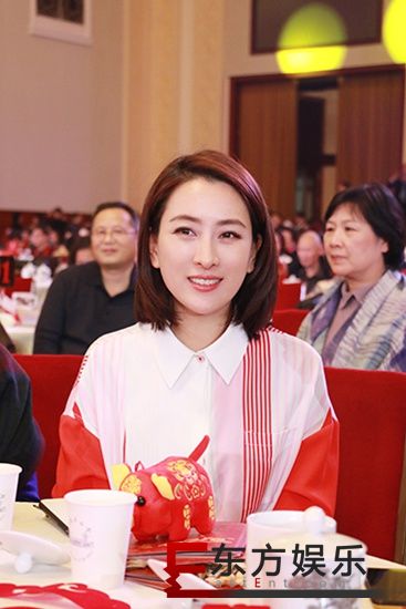 马苏受邀出席百花迎春晚会 与老艺术家交流深受感染