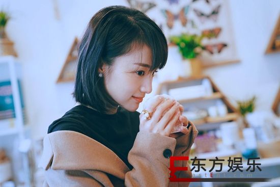精致人生彰显独立态度!章龄之晒照分享文艺范爱好