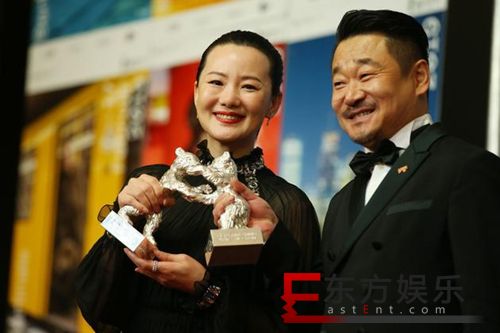 王景春咏梅获奖 王源第一时间恭喜“爸妈” 王景春和王源初次见面场景