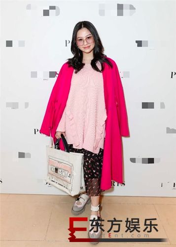 邱淑贞女儿走秀 重现妈妈当年“牛头角”发型!
