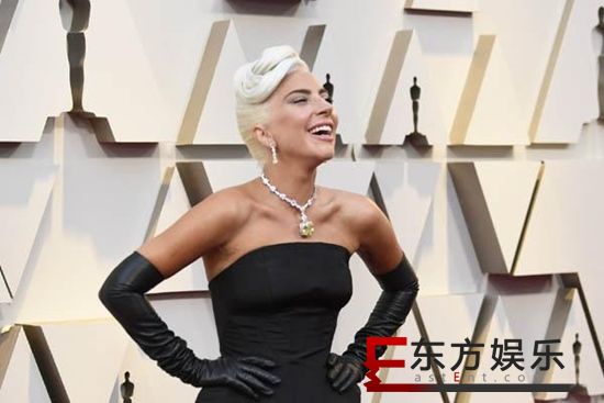 奥斯卡红毯造型曝光 Lady Gaga致敬奥黛丽赫本