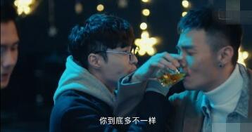 张艺兴李荣浩喝酒 “不容易组合”又发糖了!