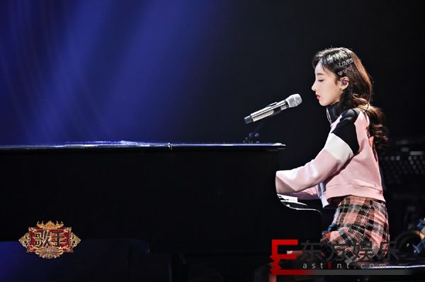 许靖韵《歌手》开启自弹自唱模式 将演绎梅艳芳代表作《梦伴》