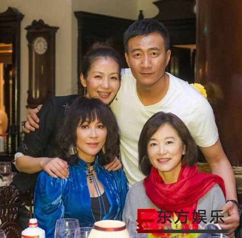 关之琳胡军庆功宴 好友齐聚阵容强大!