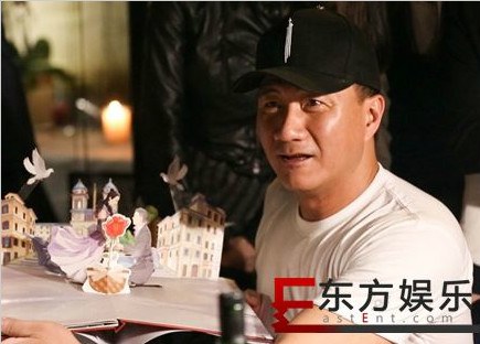 胡军在杭演出逢生日 “霸总范”康康远程为父送惊喜