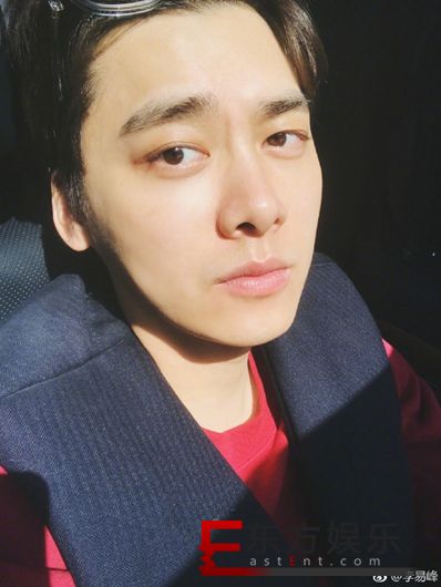 李易峰疑合约到期 晒自拍发文感慨已确定不续约!