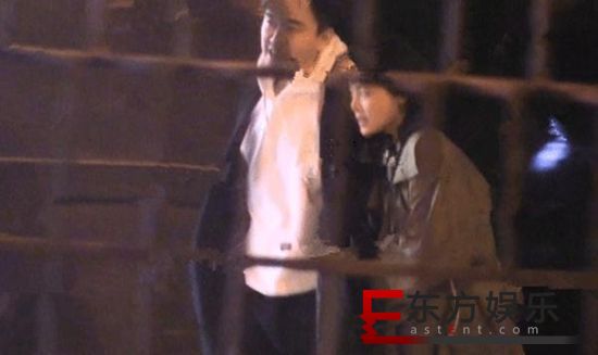 翟天临辛芷蕾深夜同框被拍 两人紧紧相偎超甜!