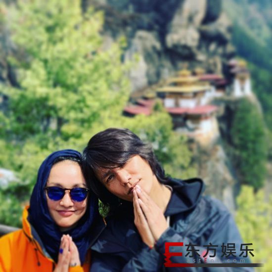 陈坤化身旅游博主 与周迅合影默契十足