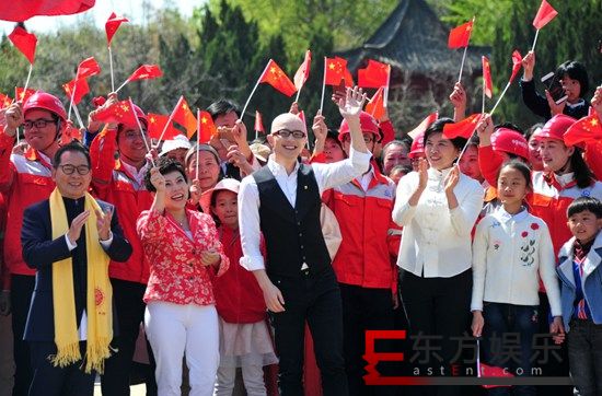 快闪现场震撼人心!平安黄帝故里激情唱响《我爱你中国》
