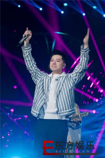 王以太助唱陈楚生,惊喜亮相歌王冲刺夜