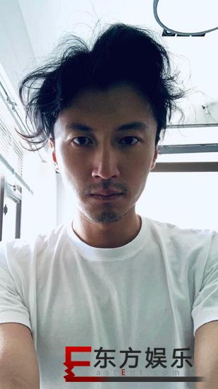 谢霆锋晒睡醒照 头发凌乱满脸胡渣略显狂野!