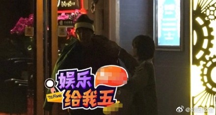 潘粤明恋情疑曝光 深夜醉酒获尹姝贻贴心照顾!
