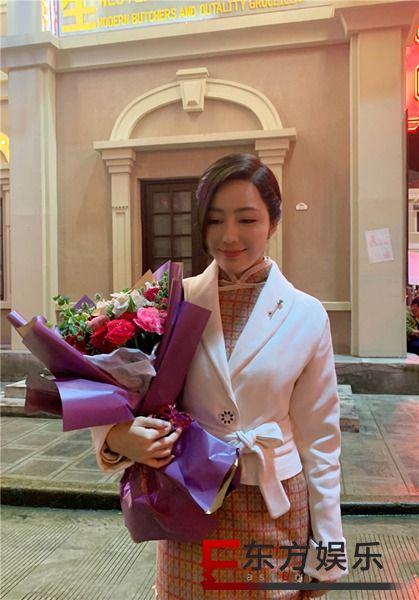汤晶媚《鬓边不是海棠红》杀青 绝美气质令人“一眼万年”
