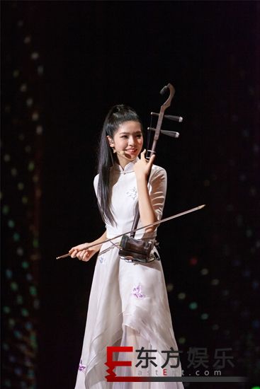 “民乐版欧阳娜娜”登《巅峰之夜》 极限手速二胡表演根本停不下来