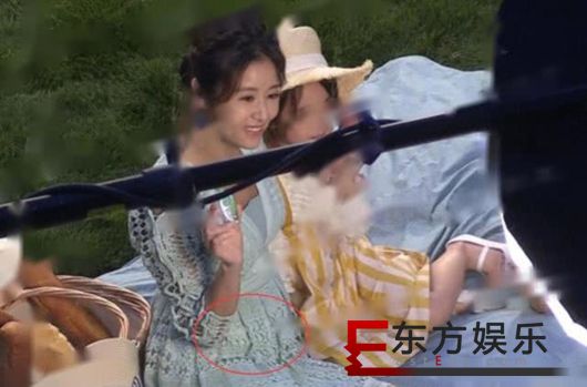 林心如被疑怀二胎 小腹微隆姿势小心!