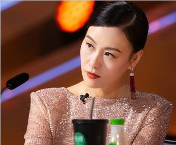 邬君梅《巅峰之夜》本期造型曝光 璀璨亮相宛若“女神驾临”
