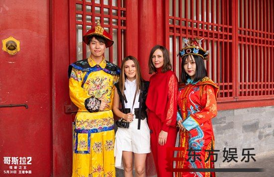 《哥斯拉2:怪兽之王》“母女”组合打卡故宫拍大片 首映口碑“怪兽片最佳”看嗨观众