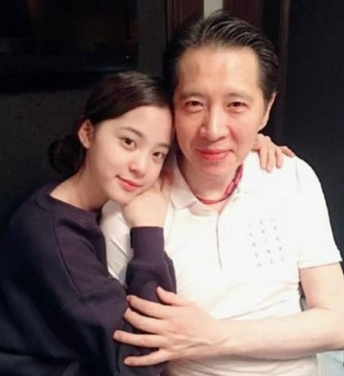 欧阳娜娜爸爸否认一家靠女儿养 那几年就赚够了一般人三辈子的钱了!