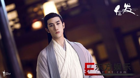 《白发》以原著为筋骨改编获肯定 张雪迎身陷两难抉择引热议
