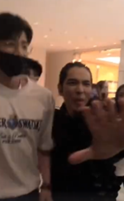 萧敬腾化身白敬亭保镖 再拍照让你看不到太阳!