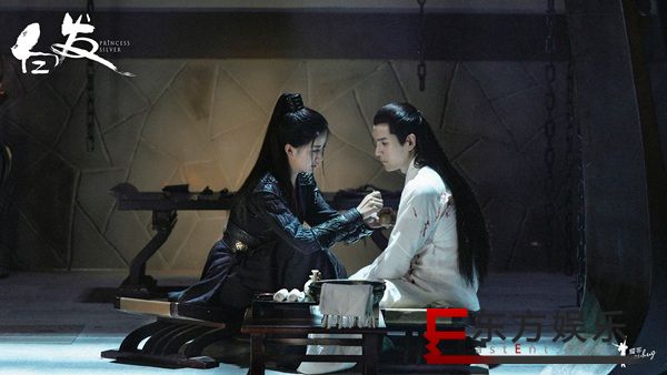 张雪迎李治廷虐恋情深持续高能 《白发》成今夏最热古装剧之一