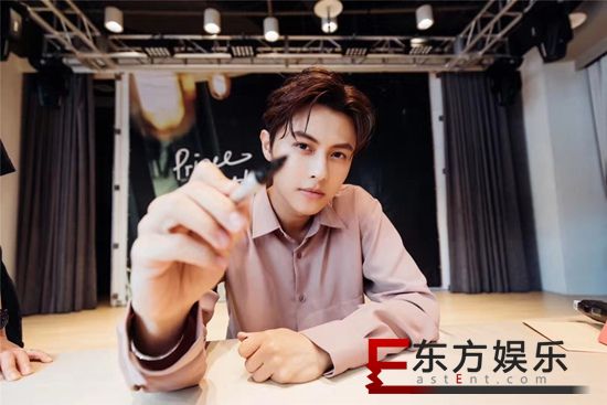 王子邱胜翊六一办两场签书会 有爱互动实力宠粉