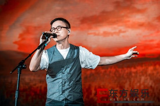 罗大佑北京工体惊喜回归 与三万歌迷共启34度高温摇滚炙热模式