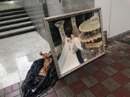 关咏荷张家辉婚纱照被弃 模范夫妻感情生变?