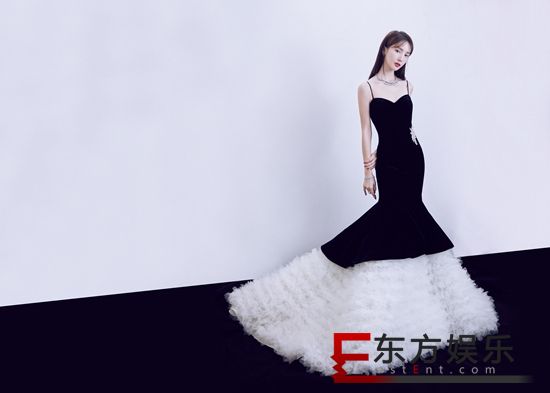 金晨随《特警队》出席上影节 造型宛如“黑天鹅”