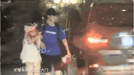 娄艺潇恋情疑曝光 与神秘男子共赴酒店彻夜未出!