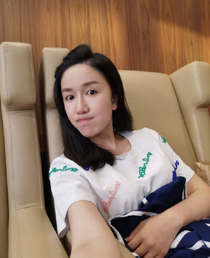 娄艺潇否认新恋情:互相信任的工作伙伴朋友而已!